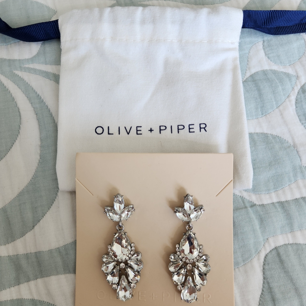 OLIVE&PIPER Earrings (Free Gift)